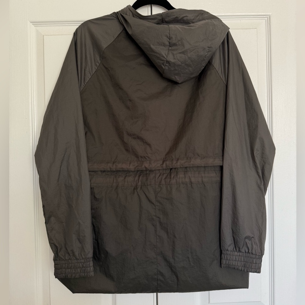 Lululemon Lab Assemblage Shell Raincoat - Picture 4 of 16